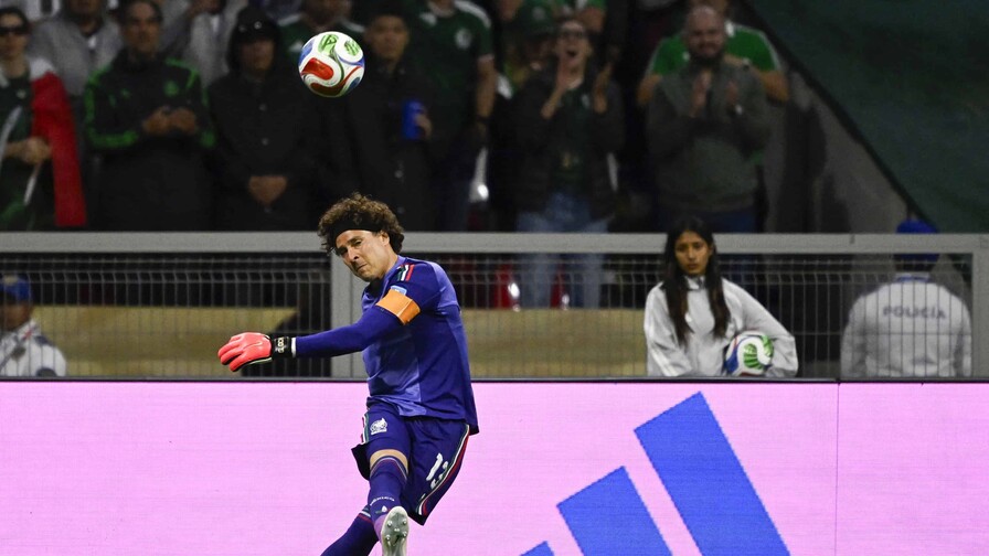 El portero mexicano Guillermo Ochoa anuncia su retiro del fútbol tras disputar su sexto Mundial