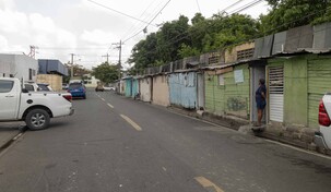 La acera se convirtió en barrio: el asentamiento que creció por más de 40 años en el ensanche La Fe