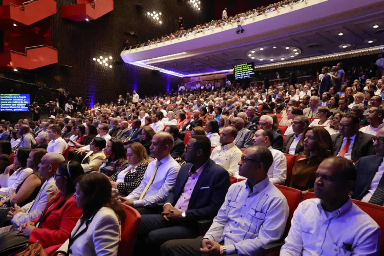 La presentación del informe se realizó en el Teatro Nacional.