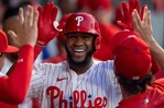 Bryan de la Cruz jonronea en su debut con los Filis de Filadelfia