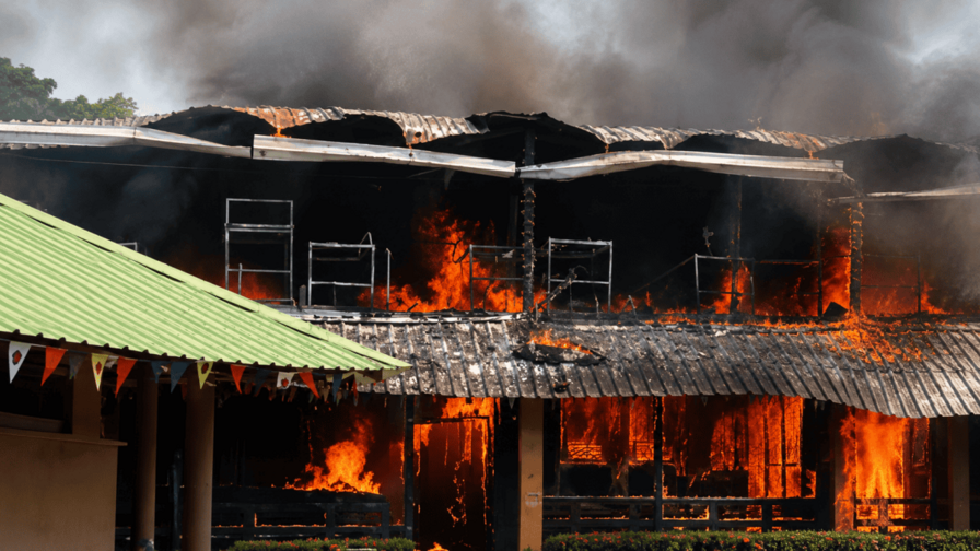 Incendio afecta instalaciones del campamento Comatillo; no se reportan heridos Incendio afecta instalaciones del campamento Comatillo; no se reportan heridos