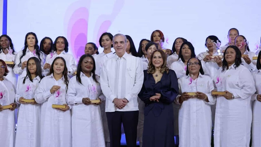 Gobierno reconoce a 35 emprendedoras por sus aportes a la economía local