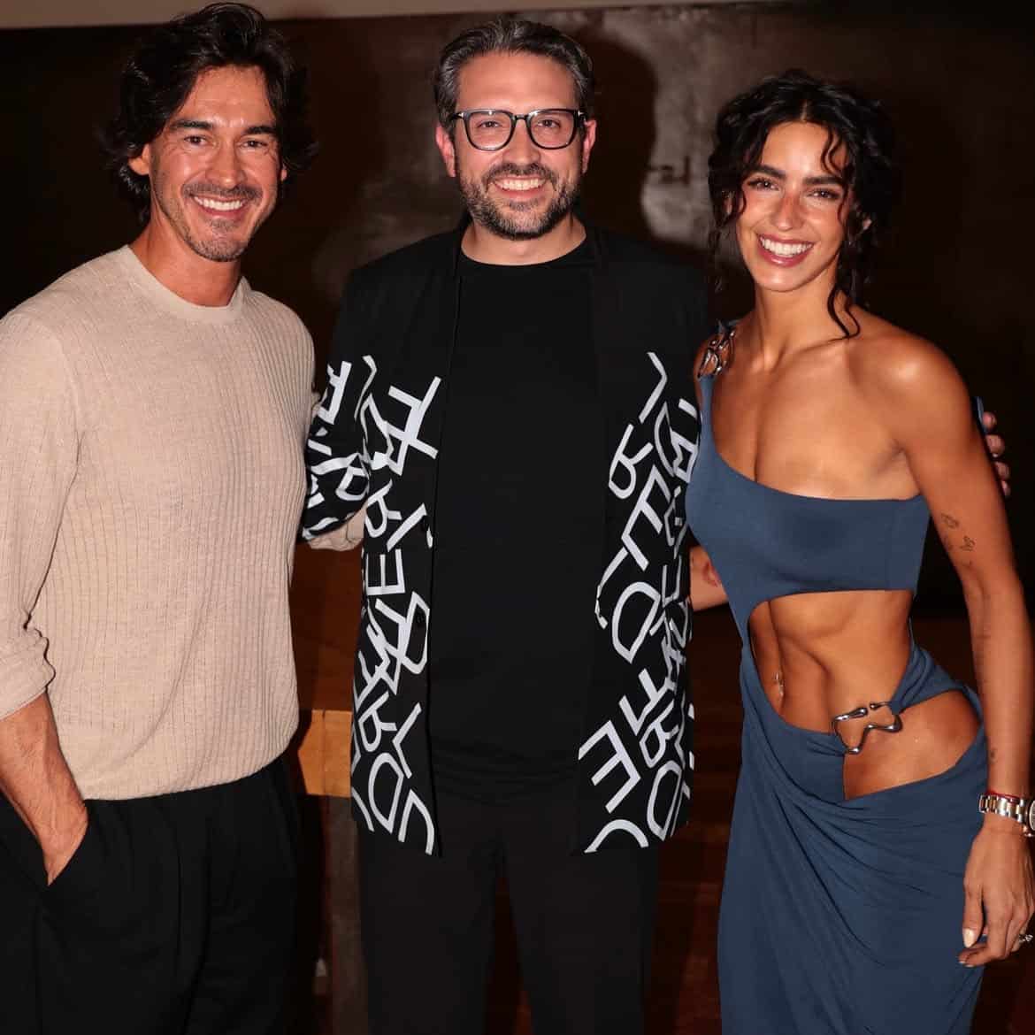 El porductor de la serie con los actores principales de Rosario Tijeras.