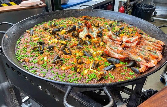 La paella más viral de Londres no la cocinan españoles