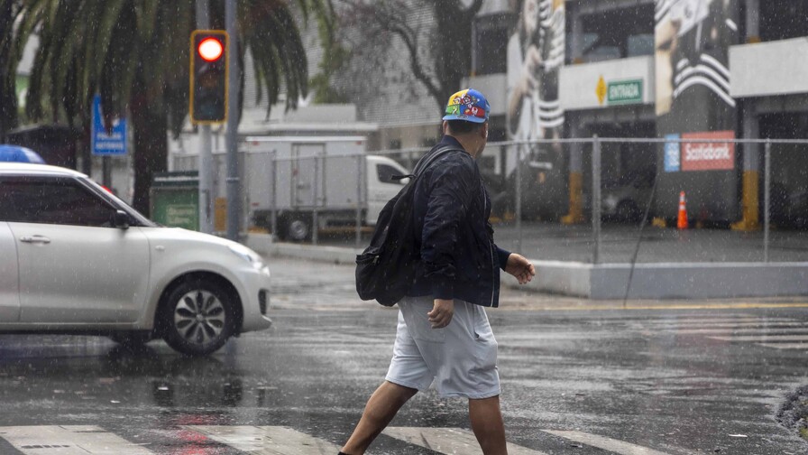Lluvias continuarán este lunes en varias localidades del país por efectos de una vaguada Lluvias continuarán este lunes en varias localidades del país por efectos de una vaguada