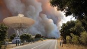Un incendio forestal pone en riesgo una instalación estratégica de la NASA en España