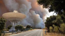 Un incendio forestal pone en riesgo una instalación estratégica de la NASA en España