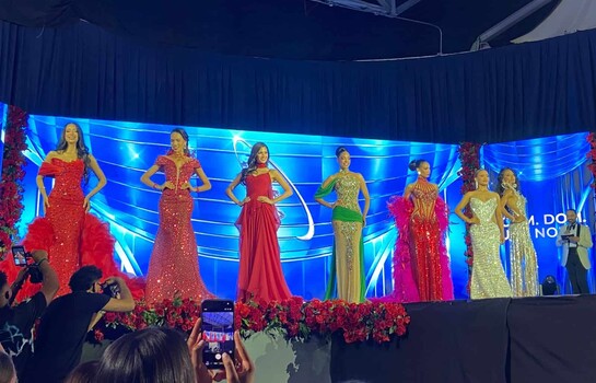 Elegancia y talento marcan la gala preliminar del Miss RD Universo