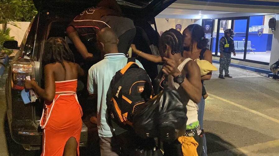 La Policía intercepta yipeta con 10 haitianos indocumentados en Mao