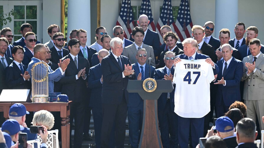 Dodgers vuelven a la Casa Blanca de Trump pese al enfado de aficionados Dodgers vuelven a la Casa Blanca de Trump pese al enfado de aficionados
