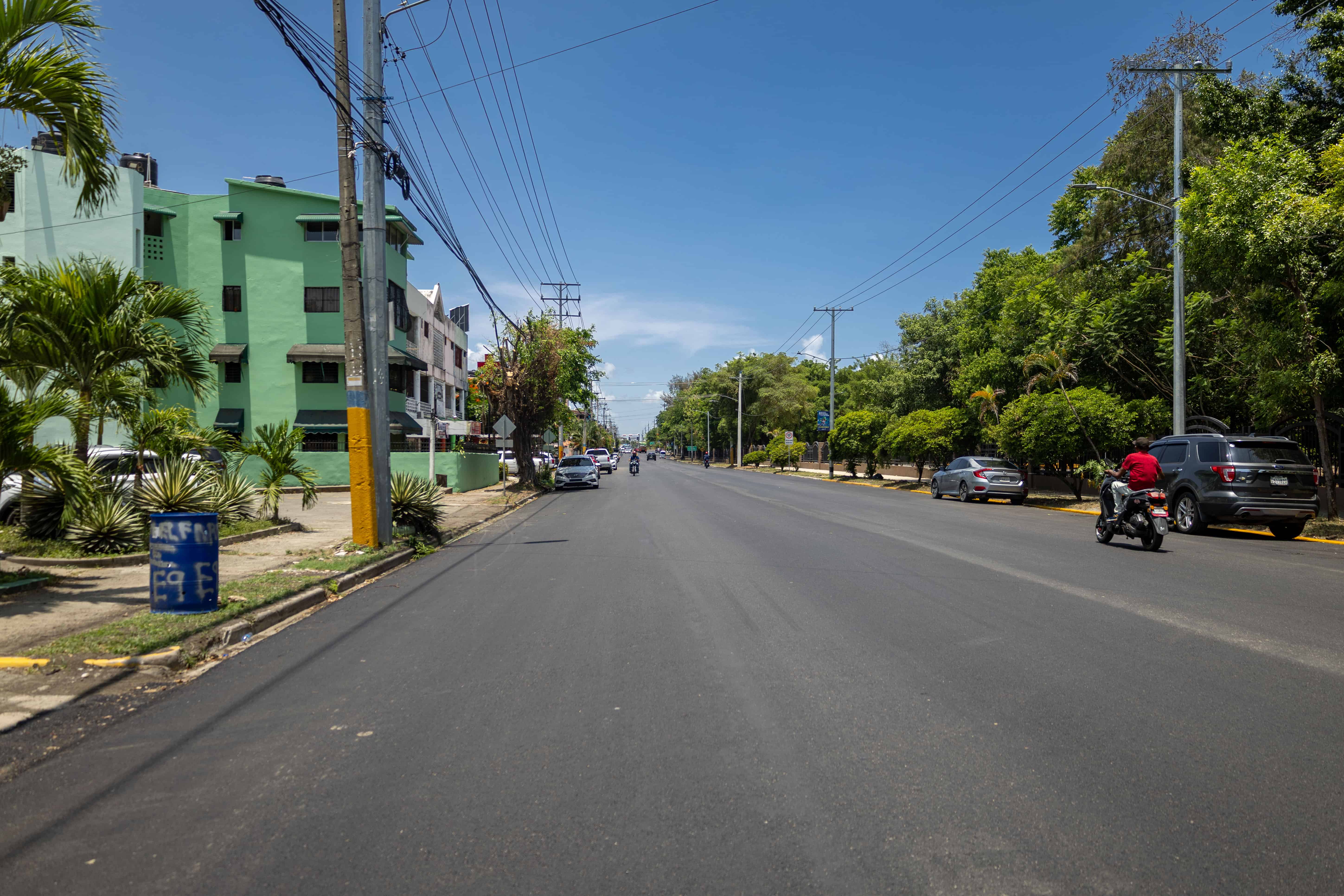 Alrededores del parque del Este con cámaras, semáforos, y calles asfaltadas