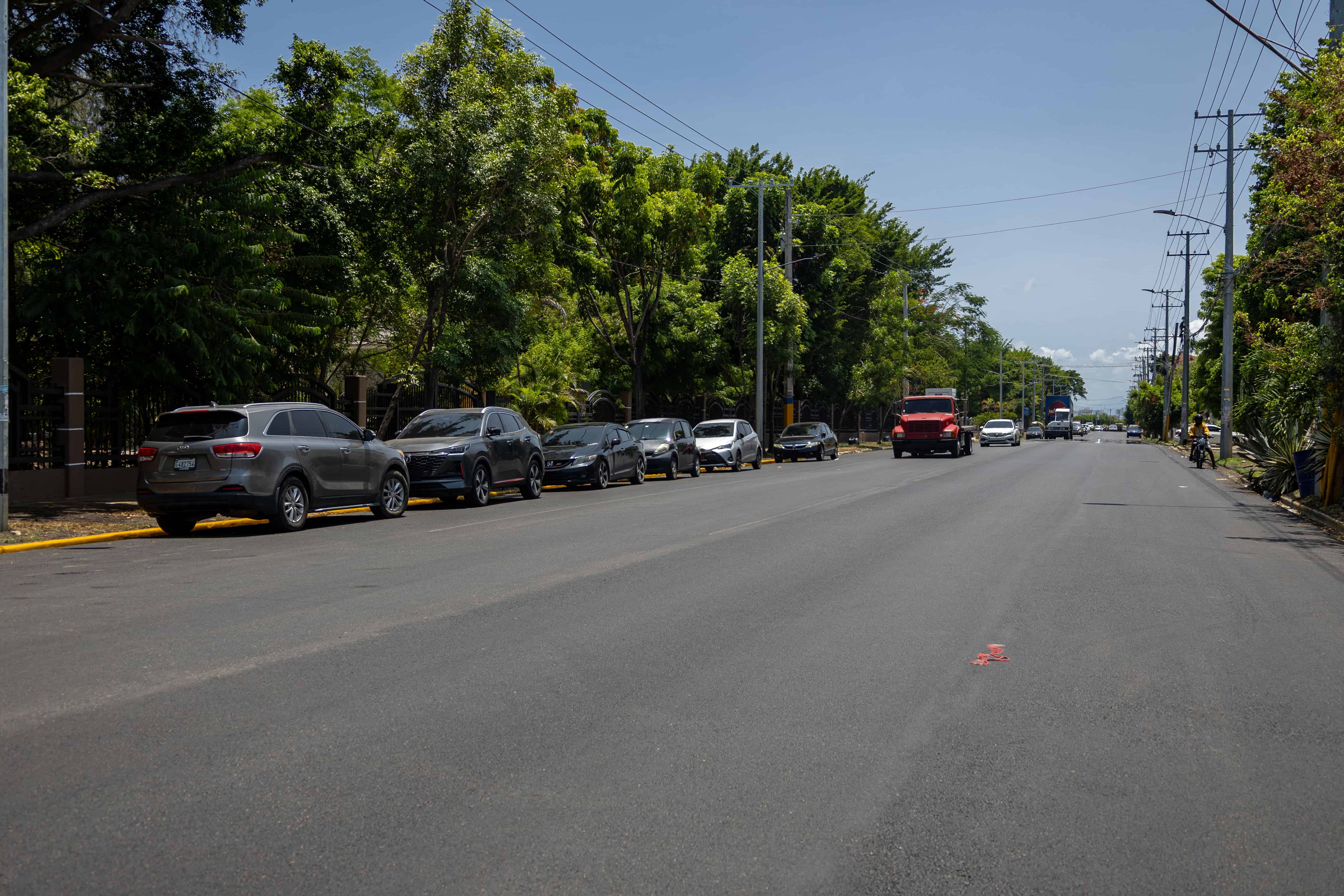 Alrededores del parque del Este con cámaras, semáforos, y calles asfaltadas