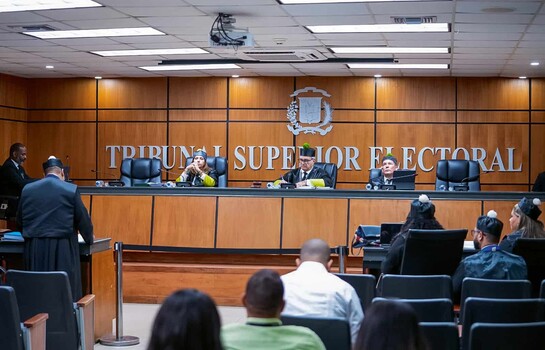 Finjus: TSE debió resolver controversia sobre reglamento que prohíbe publicar encuestas electorales