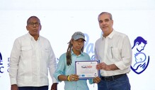 Abinader exhorta a los padres a proteger a sus familias y a acompañar a sus hijos