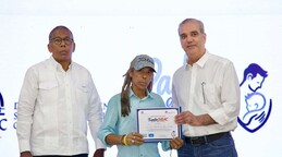 Abinader exhorta a los padres a proteger a sus familias y a acompañar a sus hijos