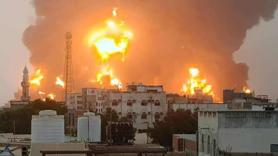 Múltiples ataques aéreos sacuden ciudad yemení de Hudeida tras ataque a buque saudí Múltiples ataques aéreos sacuden ciudad yemení de Hudeida tras ataque a buque saudí