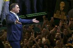 En dificultades, Flávio Bolsonaro oficializa su candidatura presidencial en Brasil