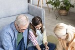 Doblemente papás, cuando los abuelos son los principales cuidadores de sus nietos