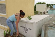 “Fue el mejor padre del mundo”: entre flores y velas, el recuerdo venció a la ausencia