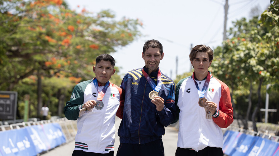 Vargas da primer oro a Colombia en contrarreloj; México se queda con la plata y el bronce Vargas da primer oro a Colombia en contrarreloj; México se queda con la plata y el bronce