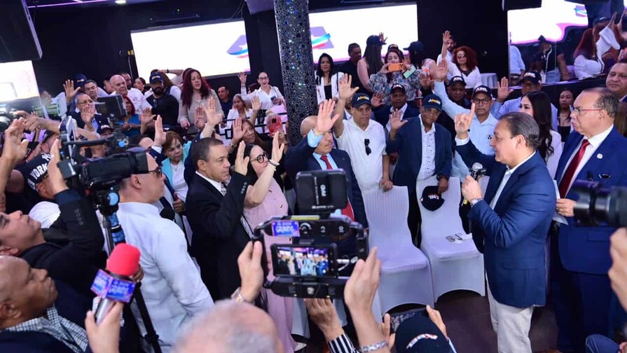 Abel Martínez juramenta equipo político en Nueva York
