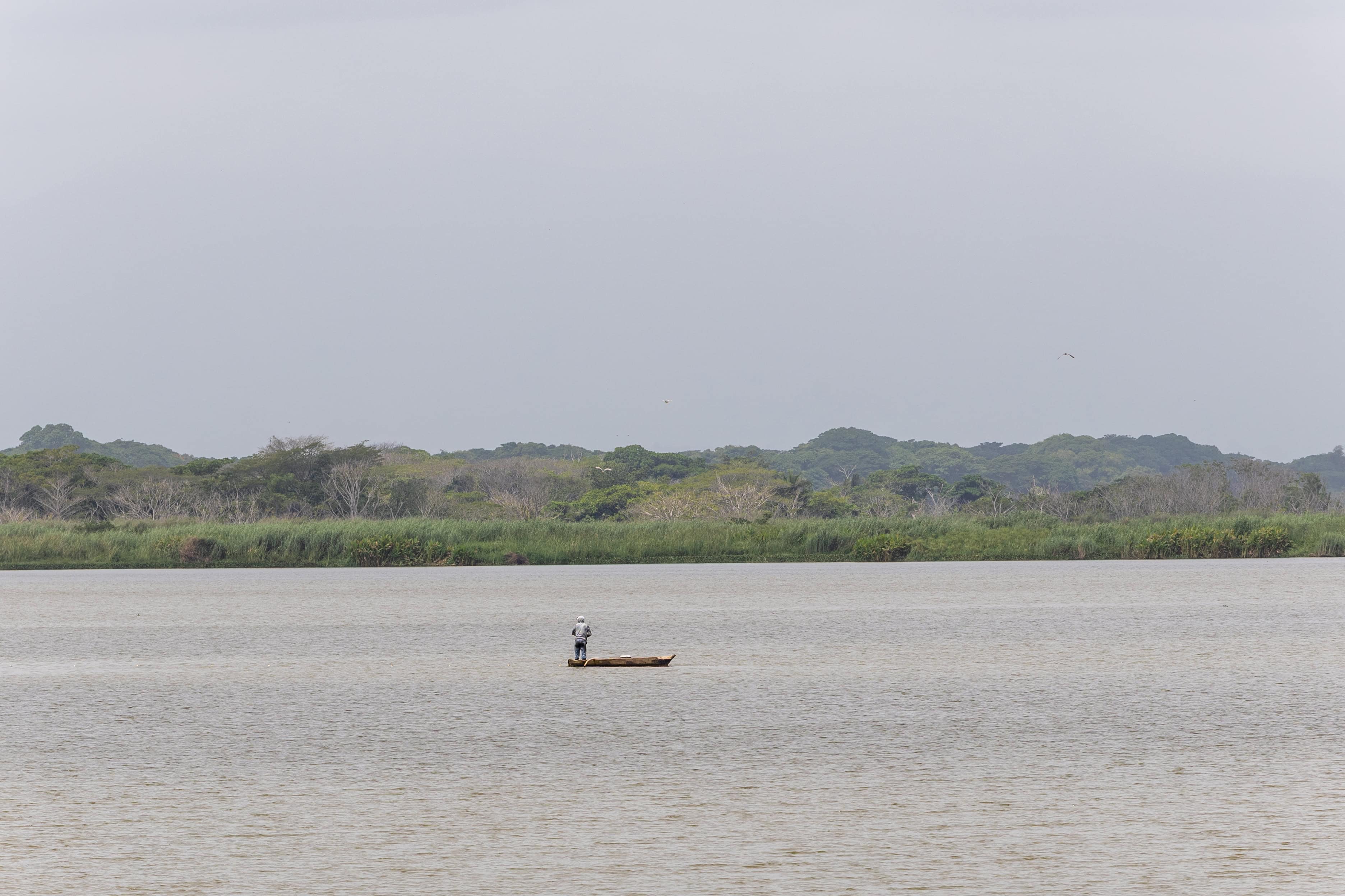 Un pescador en la laguna.&nbsp;