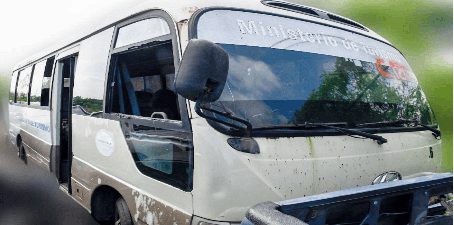 Autobús del Ministerio de Turismo subastado por la Dirección de Bienes Nacionales.