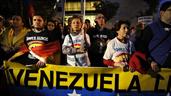 Antes de diálogo entre gobierno y opositores, manifestantes exigen elecciones en Venezuela