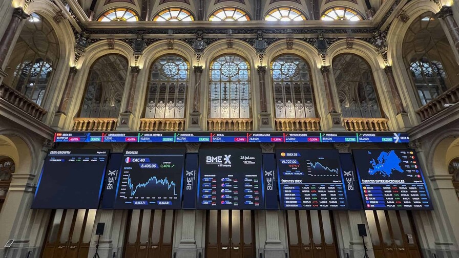 El petróleo brent cae un 4.83 %, hasta 84.09 dólares, ante la desescalada en Oriente Medio