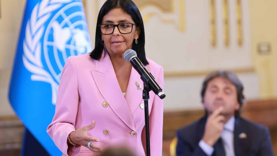 Venezuela reduce jornada de sector público para apaciguar crisis eléctrica