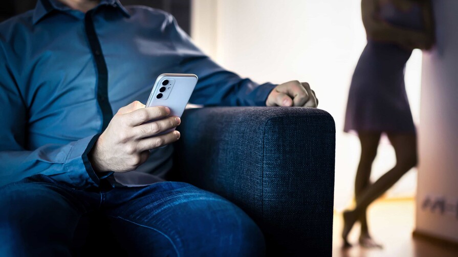 Secretos digitales que pesan en la relación Secretos digitales que pesan en la relación