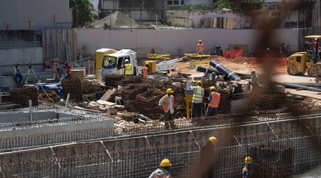 Del pico y la pala a grúas, drones e inteligencia artificial en la construcción de obras