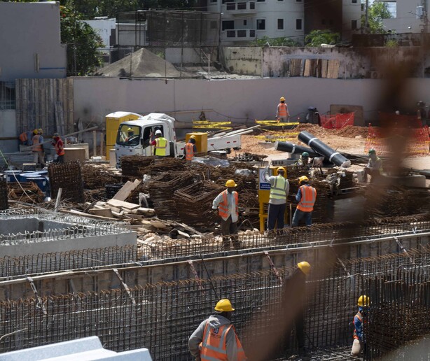 Del pico y la pala a grúas, drones e inteligencia artificial en la construcción de obras