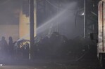 Tras más de 10 horas, bomberos continúan combatiendo incendio en sucursal de L&R Comercial Tras más de 10 horas, bomberos continúan combatiendo incendio en sucursal de L&R Comercial