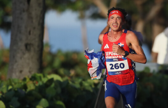 Álvaro Abreu conquista el oro en la media maratón y hace historia para RD