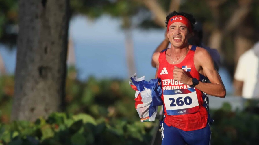 Álvaro Abreu conquista el oro en la media maratón y hace historia para RD