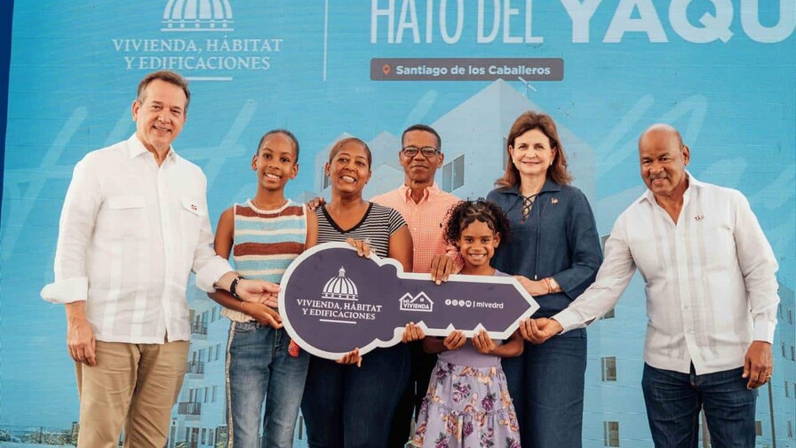 Raquel Peña entrega 168 apartamentos de Mi Vivienda Hato del Yaque en Santiago