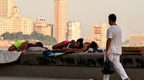 Cuba restaura la electricidad tras apagón nacional pero persisten los cortes