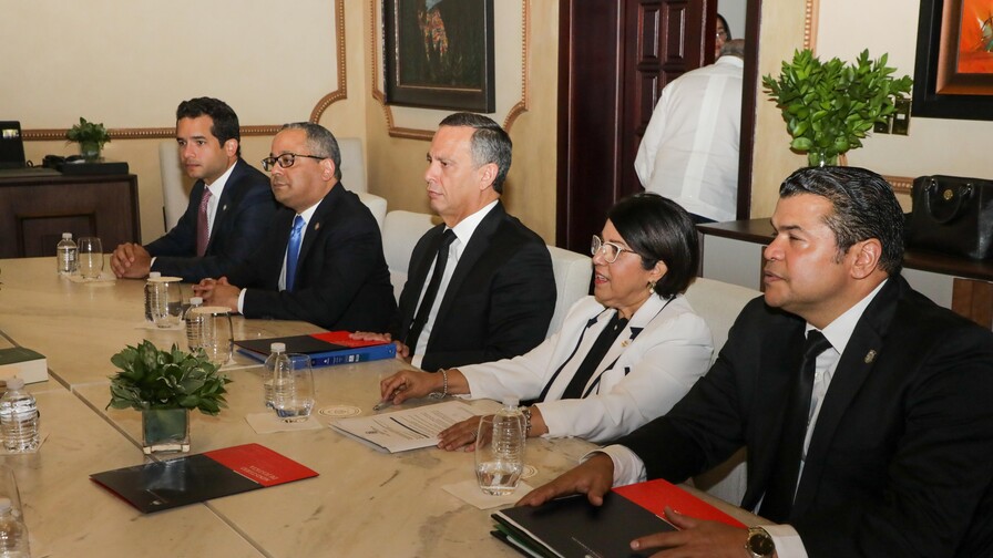 Luis Henry Molina y Nancy Salcedo renuncian a optar por un nuevo período en la Suprema Luis Henry Molina y Nancy Salcedo renuncian a optar por un nuevo período en la Suprema
