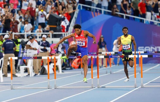 Yeral Núñez gana la medalla de oro en los 400 metros con vallas