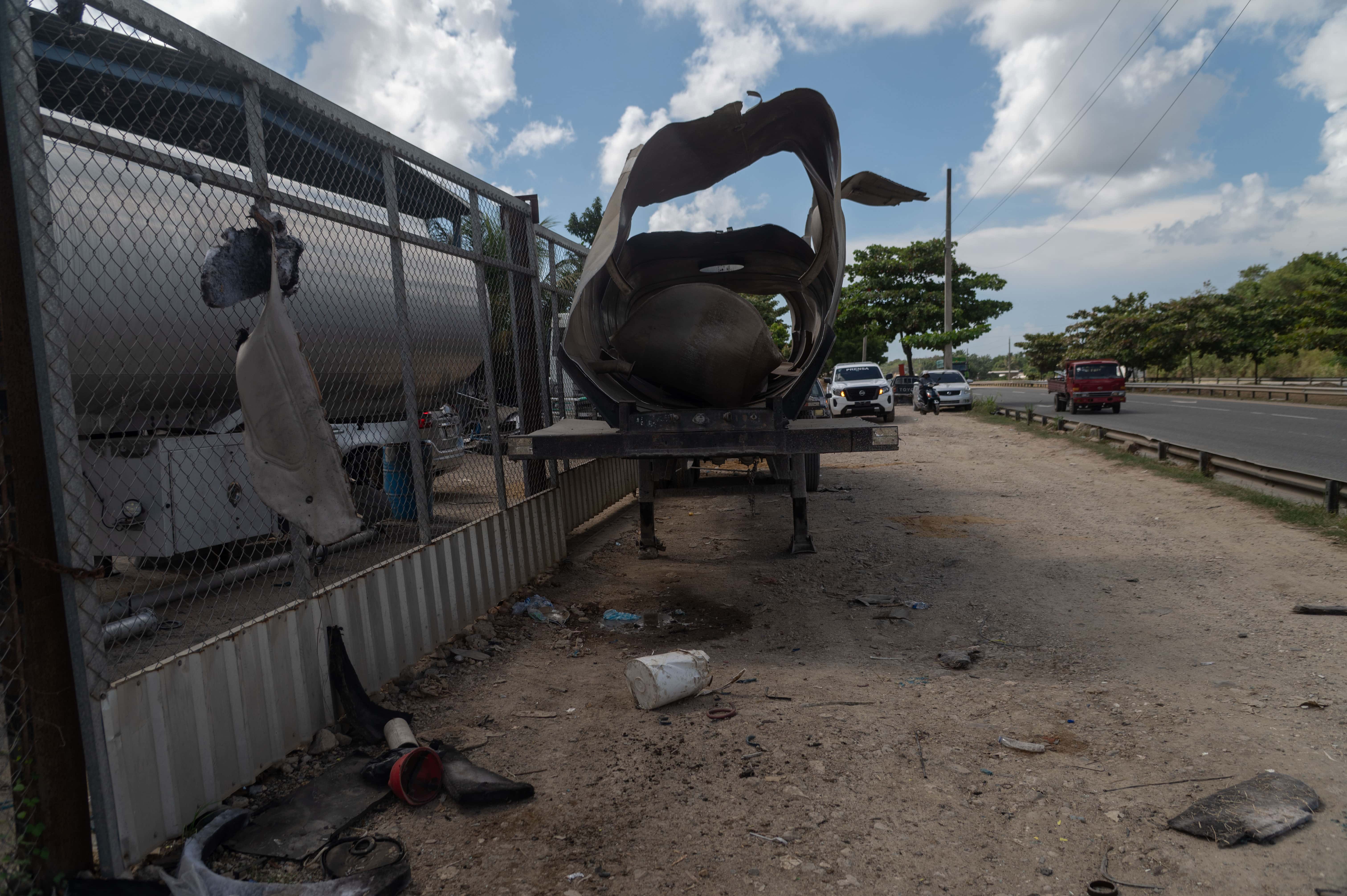 Así quedó el camión tras la explosión en San Cristóbal.