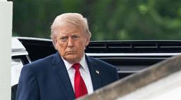 Trump reconoce escasez de algunas armas, pero dice que EE. UU. tiene munición suficiente