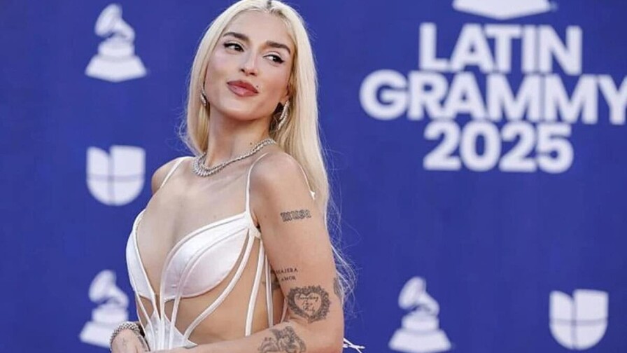 La cantante Elena Rose desfila en París durante Le Défilé de L’Oréal