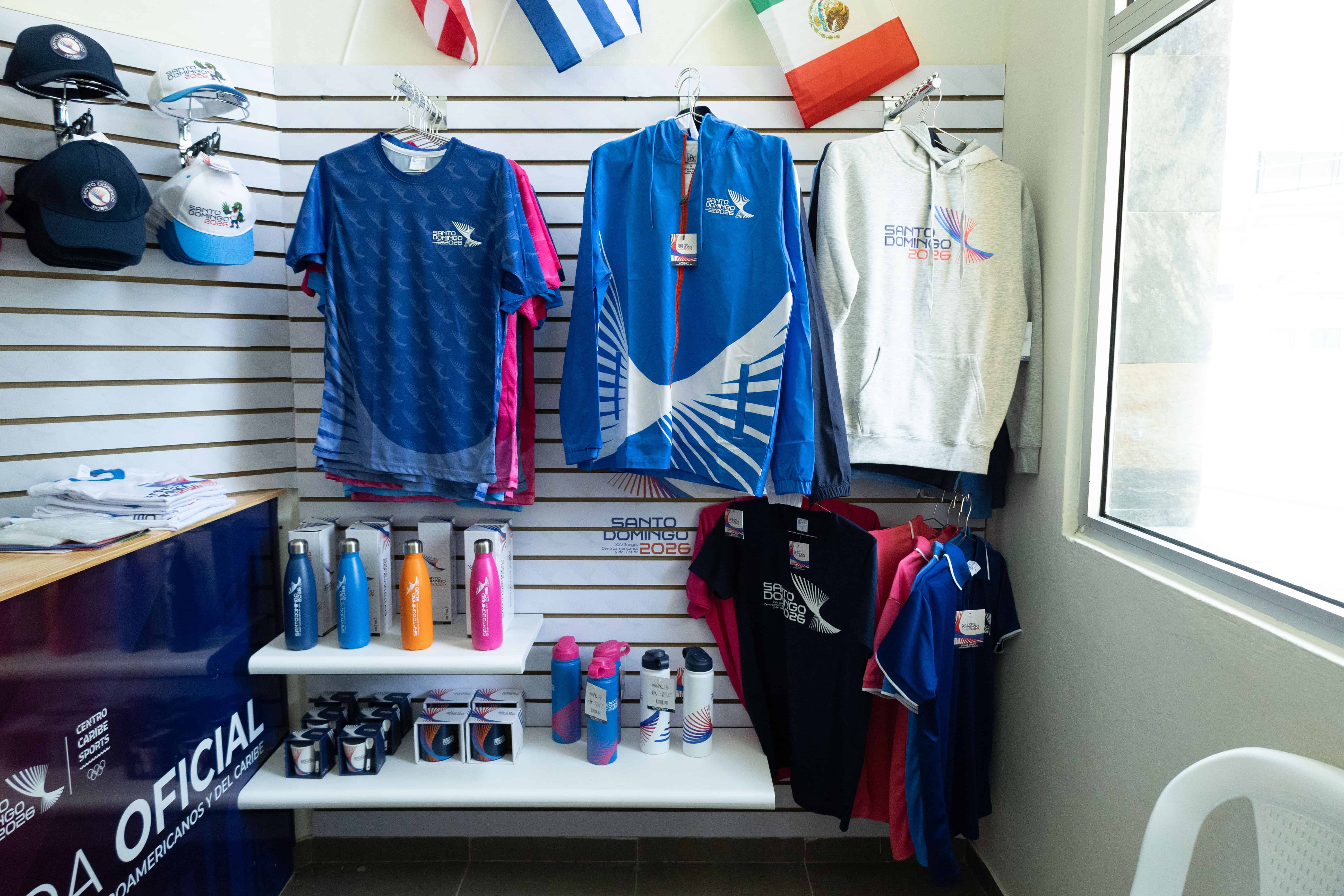 Camisetas utilizadas a través de los años forman parte de la colección que muestra la evolución de los Juegos Centroamericanos y del Caribe. 