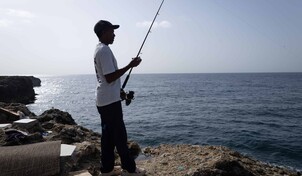 La pesca que aún sobrevive en el Malecón de Santo Domingo