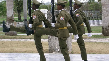 EE.UU. sanciona al ministro de Fuerzas Armadas cubano y cúpula de la industria militar
