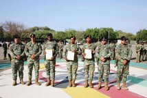 Ejército condecora a tres soldados que rechazaron soborno tras ocupar 16,800 dólares a dos haitianos