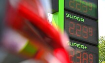 El petróleo de Texas sube un 2.75 %, hasta 77.29 dólares, a la espera de avances en Ormuz