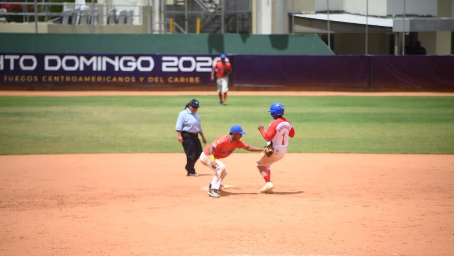 Cuba vence a Colombia y mantiene vivas sus aspiraciones de medallas en softbol