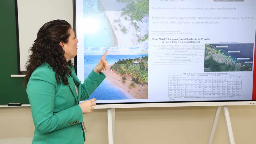 Investigación de la Pucmm encuentra bajo riesgo por metales en playas turísticas